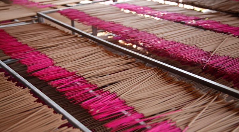 Dry the incense to maintain its beautiful natural color